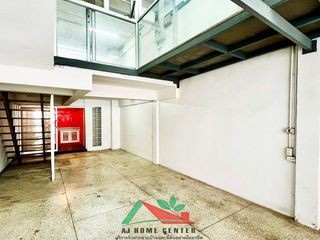 For sale 4 Beds retail Space in Don Mueang, Bangkok