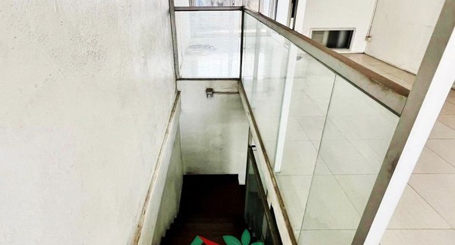 For sale 4 bedrooms retail Space in Don Mueang, Bangkok