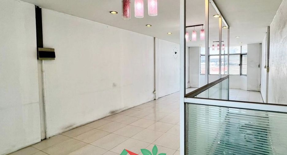 For sale 4 bedrooms retail Space in Don Mueang, Bangkok