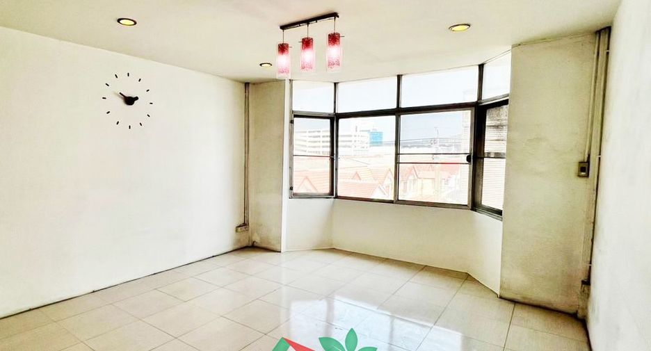 For sale 4 bedrooms retail Space in Don Mueang, Bangkok