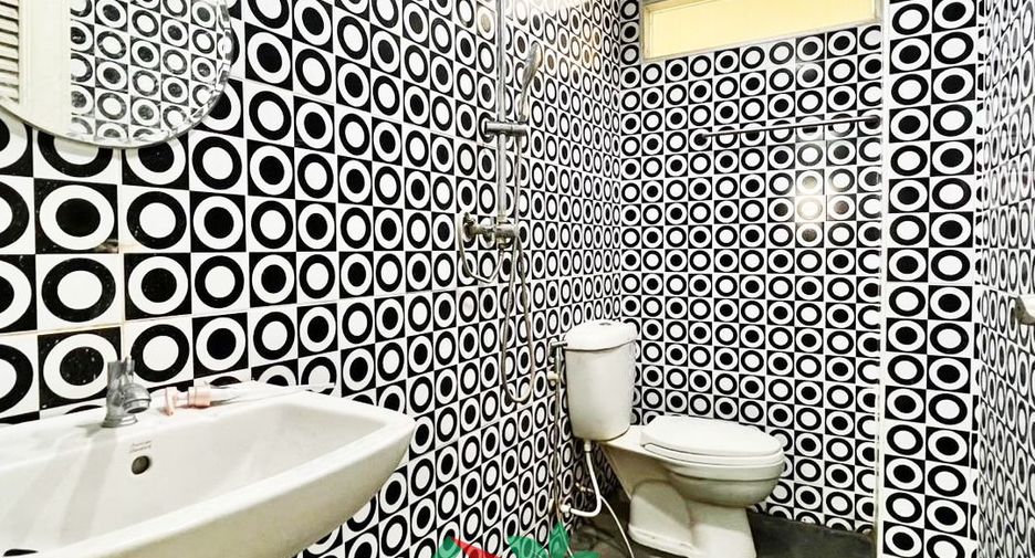 For sale 4 bedrooms retail Space in Don Mueang, Bangkok