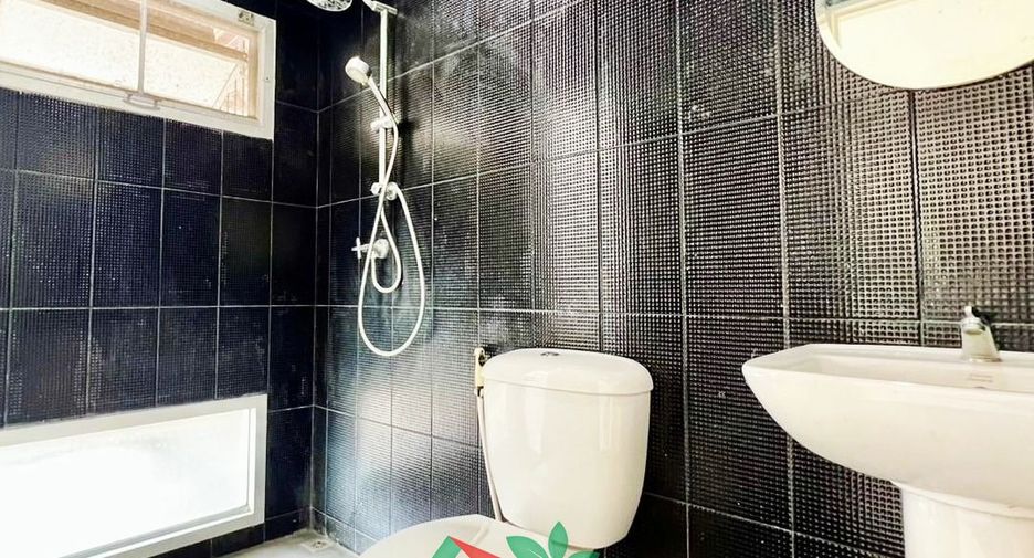 For sale 4 bedrooms retail Space in Don Mueang, Bangkok