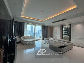For sale 4 Beds condo in Watthana, Bangkok