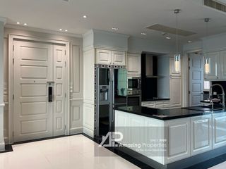 For sale 4 Beds condo in Watthana, Bangkok