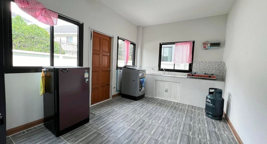 For rent 3 bedrooms house in Saraphi, Chiang Mai