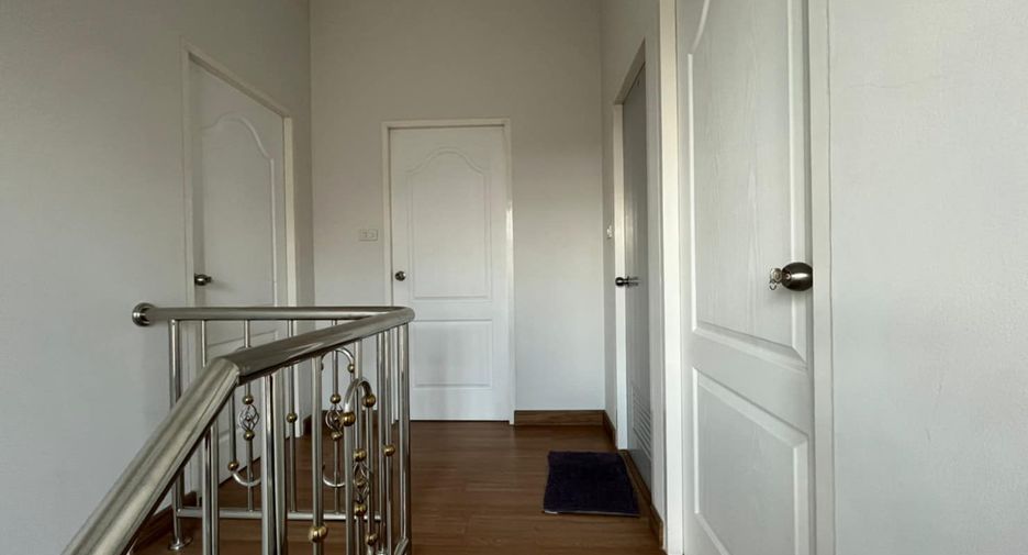 For rent 3 bedrooms house in Saraphi, Chiang Mai