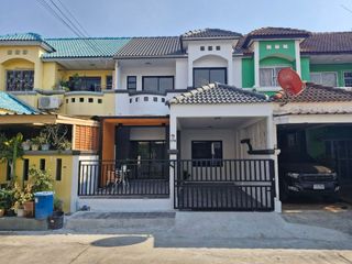 For sale 3 bed townhouse in Saphan Sung, Bangkok