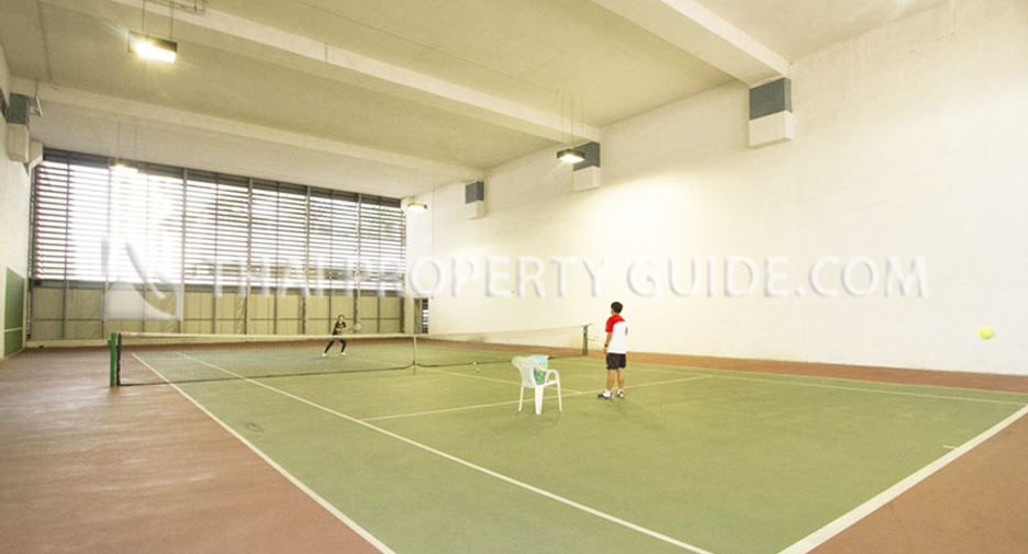 For rent 4 bedrooms apartment in Khlong Toei, Bangkok