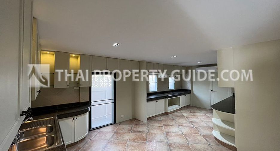 For rent 5 bedrooms house in Phra Khanong, Bangkok