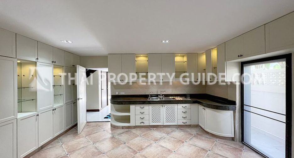 For rent 5 bedrooms house in Phra Khanong, Bangkok
