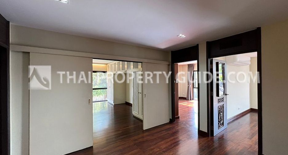 For rent 5 bedrooms house in Phra Khanong, Bangkok