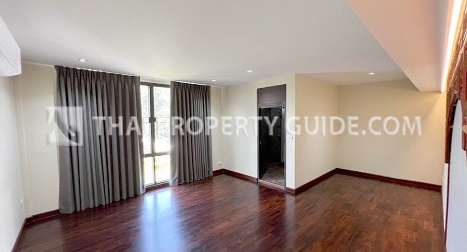 For rent 5 bedrooms house in Phra Khanong, Bangkok