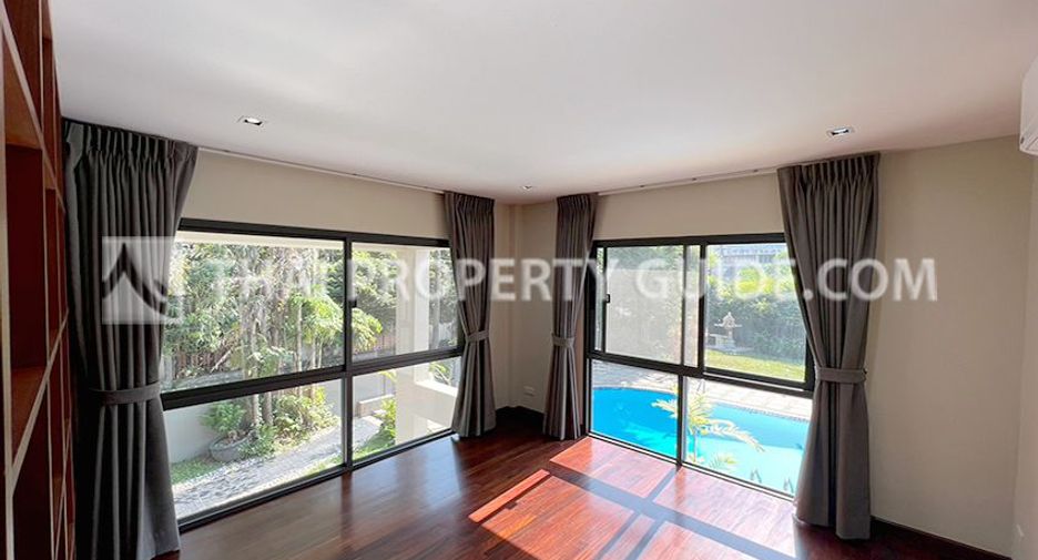 For rent 5 bedrooms house in Phra Khanong, Bangkok