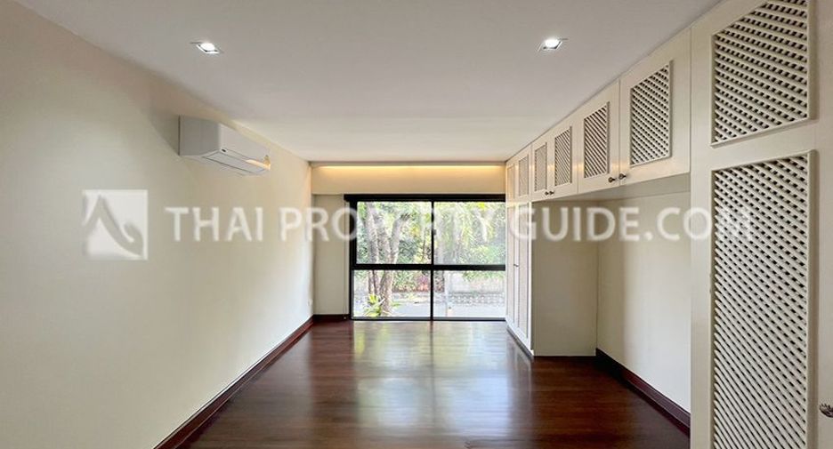 For rent 5 bedrooms house in Phra Khanong, Bangkok
