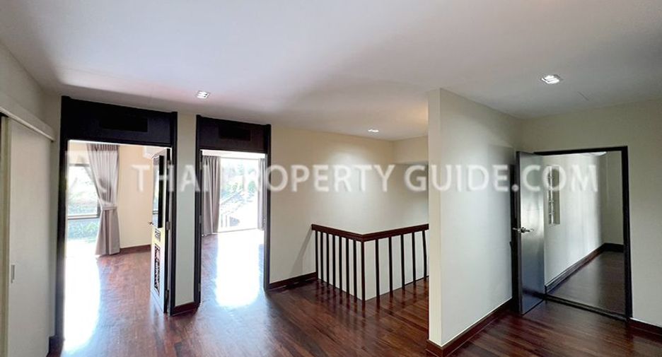 For rent 5 bedrooms house in Phra Khanong, Bangkok