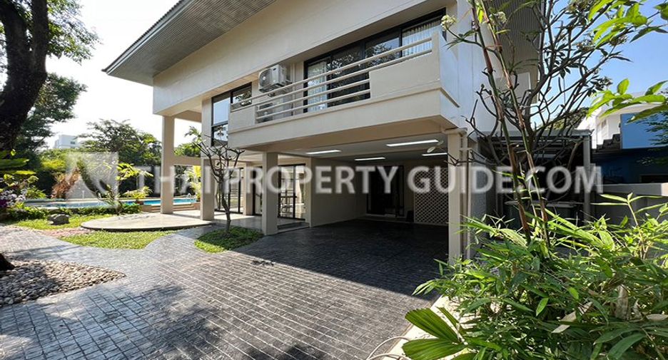 For rent 5 bedrooms house in Phra Khanong, Bangkok