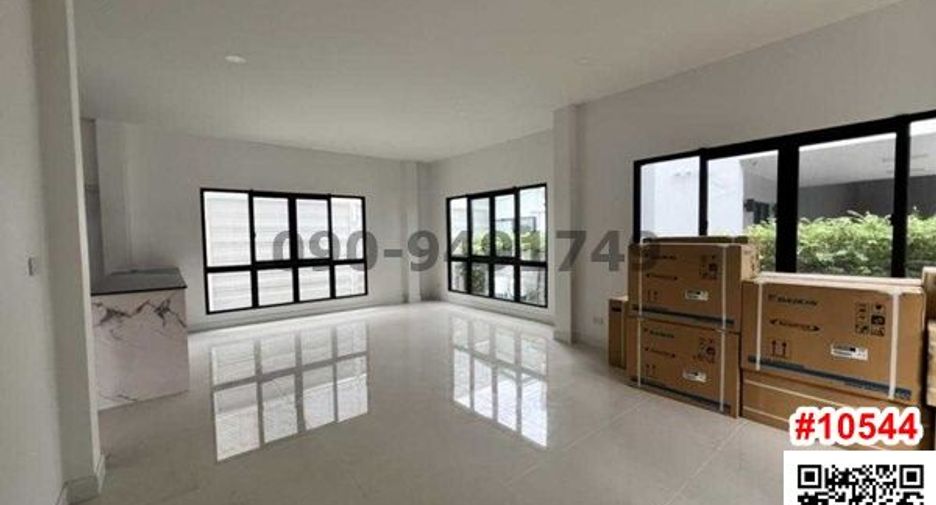For rent 4 bedrooms condo in Wang Thonglang, Bangkok