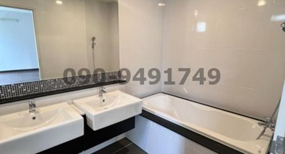 For rent 4 bedrooms condo in Wang Thonglang, Bangkok