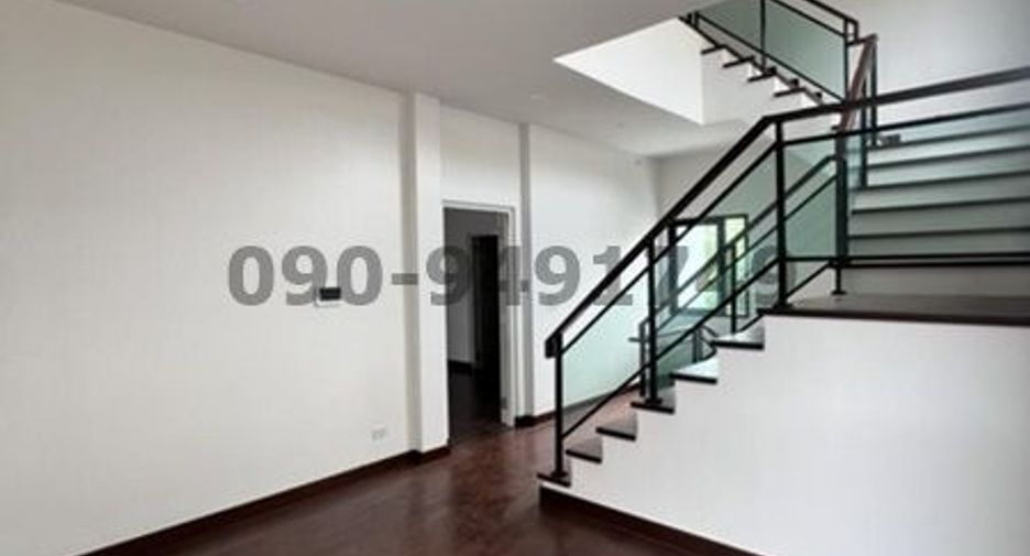 For rent 4 bedrooms condo in Wang Thonglang, Bangkok