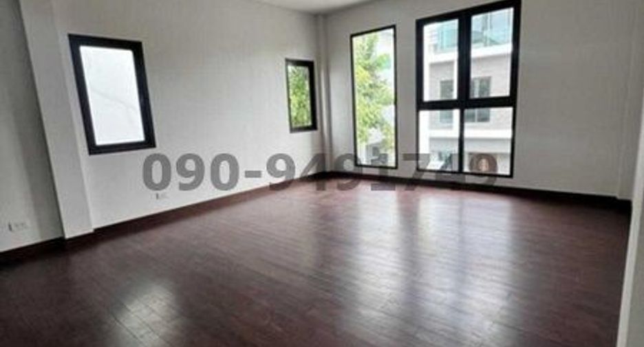 For rent 4 bedrooms condo in Wang Thonglang, Bangkok