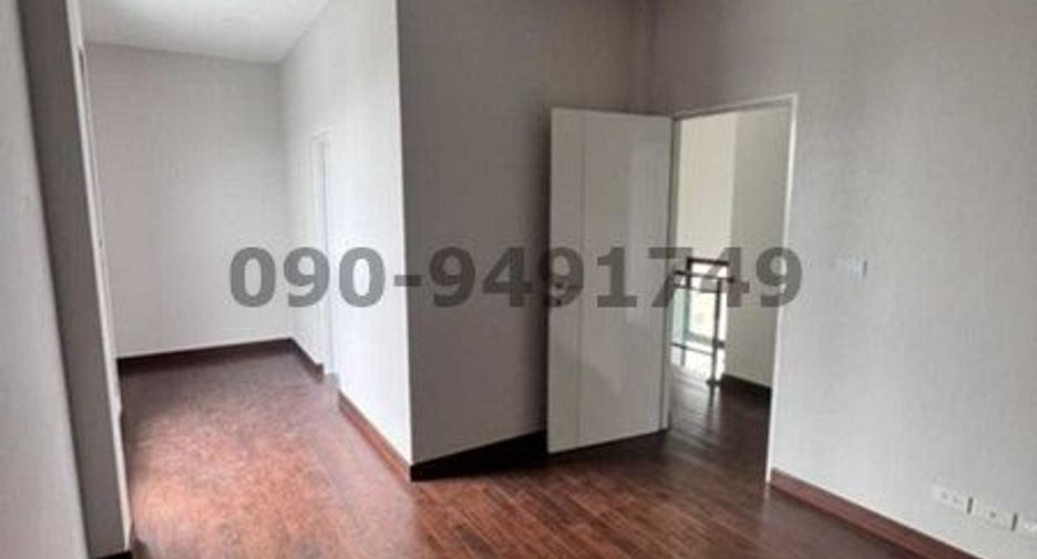For rent 4 bedrooms condo in Wang Thonglang, Bangkok
