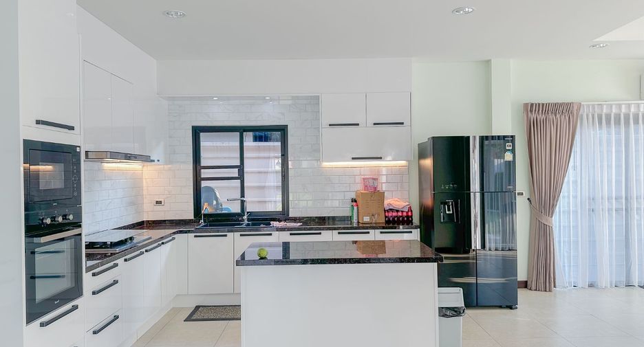 Haus zur Miete mit 3 Zimmer in Bang Lamung, Chonburi