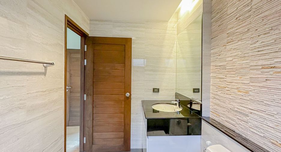 Haus zur Miete mit 3 Zimmer in Bang Lamung, Chonburi