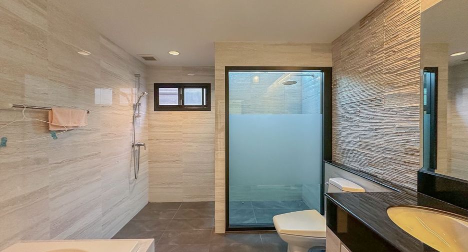 Haus zur Miete mit 3 Zimmer in Bang Lamung, Chonburi
