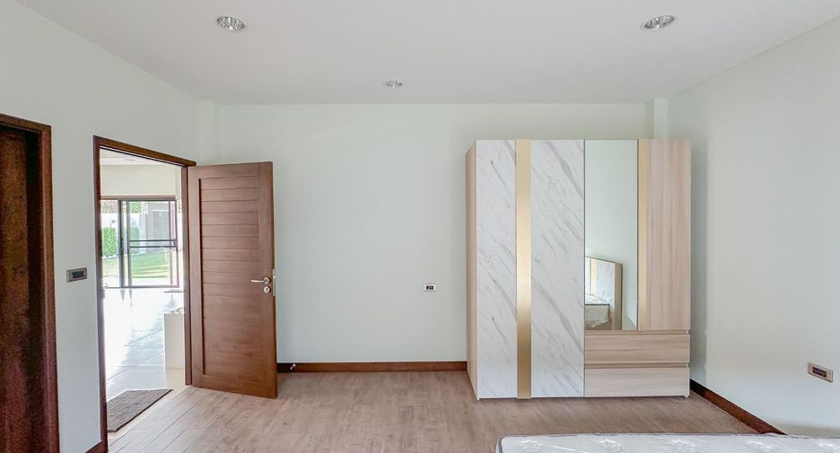 Haus zur Miete mit 3 Zimmer in Bang Lamung, Chonburi