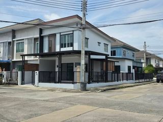 For sale 4 bed townhouse in Khlong Sam Wa, Bangkok