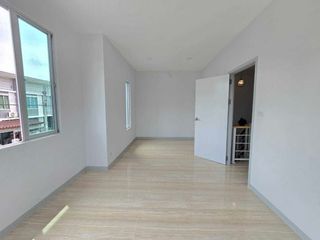 For sale 4 bed townhouse in Khlong Sam Wa, Bangkok