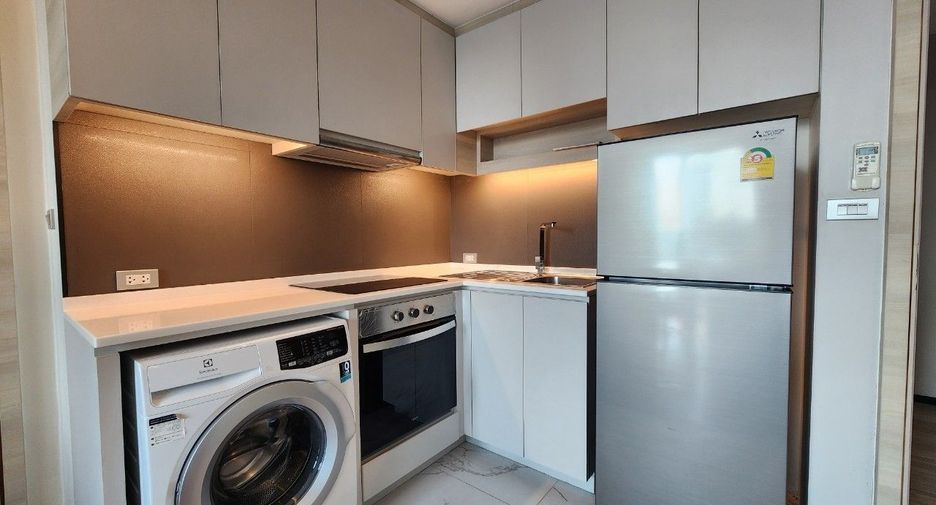 For rent 2 bedrooms apartment in Khlong Toei, Bangkok