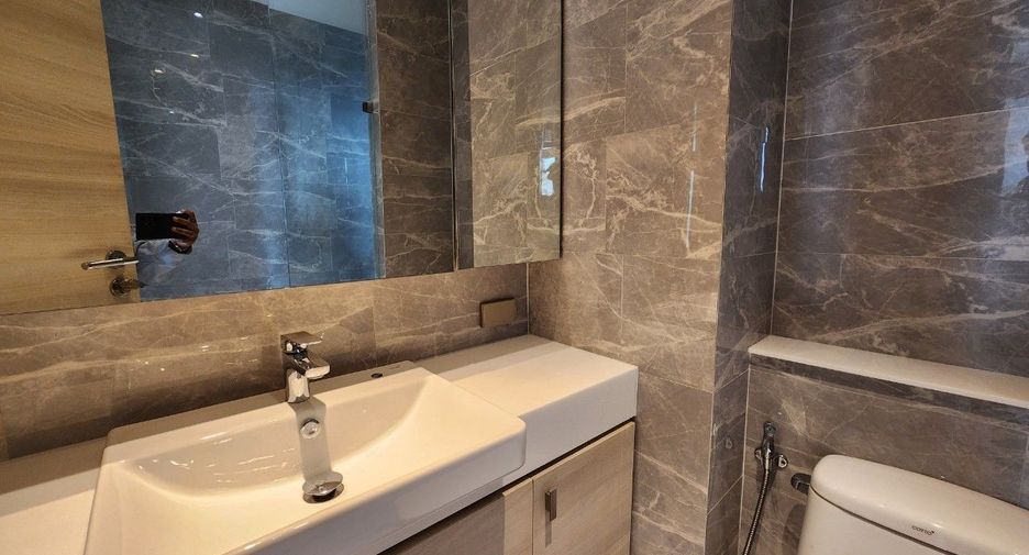 For rent 2 bedrooms apartment in Khlong Toei, Bangkok