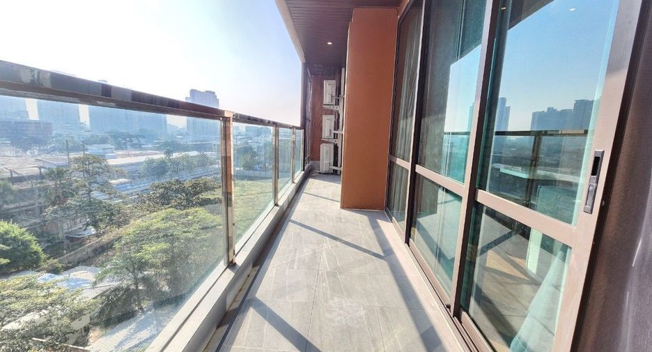 For rent 2 bedrooms apartment in Khlong Toei, Bangkok