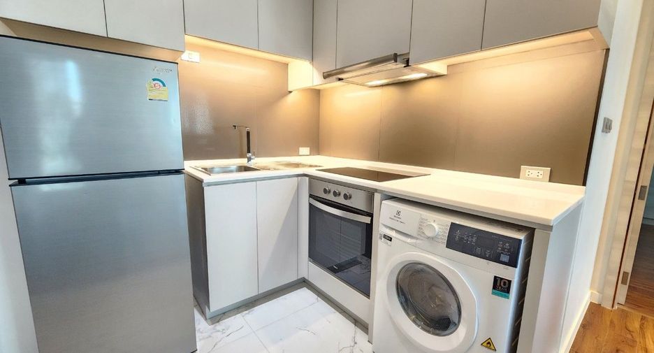 For rent 2 bedrooms apartment in Khlong Toei, Bangkok