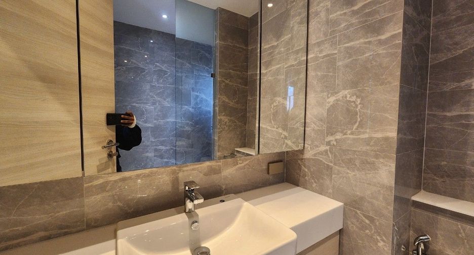 For rent 2 bedrooms apartment in Khlong Toei, Bangkok