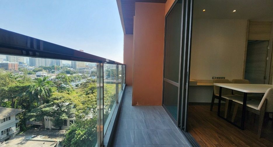 For rent 2 bedrooms apartment in Khlong Toei, Bangkok