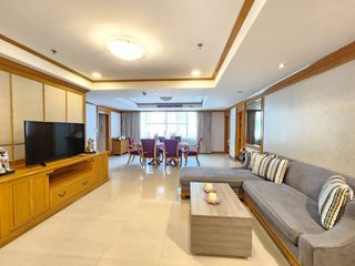 For rent 2 bedrooms apartment in Khlong Toei, Bangkok