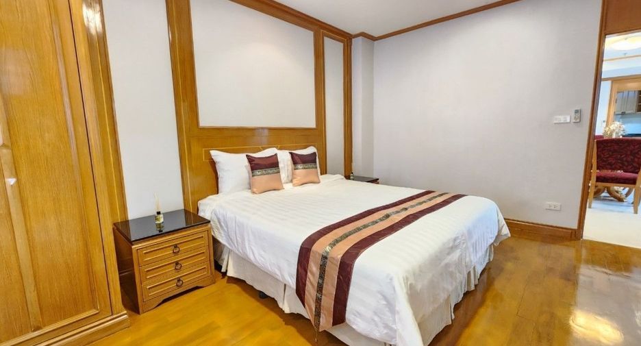 For rent 2 bedrooms apartment in Khlong Toei, Bangkok