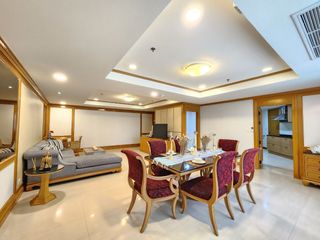 For rent 2 bedrooms apartment in Khlong Toei, Bangkok