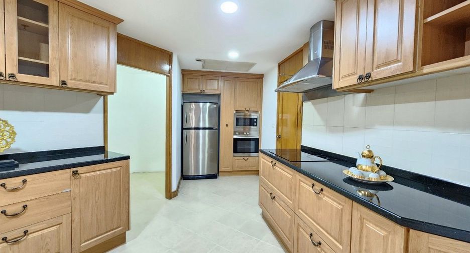 For rent 2 bedrooms apartment in Khlong Toei, Bangkok