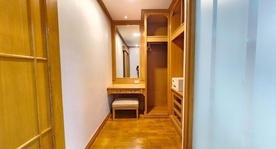For rent 2 bedrooms apartment in Khlong Toei, Bangkok
