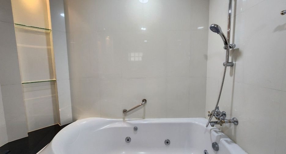 For rent 2 bedrooms apartment in Khlong Toei, Bangkok