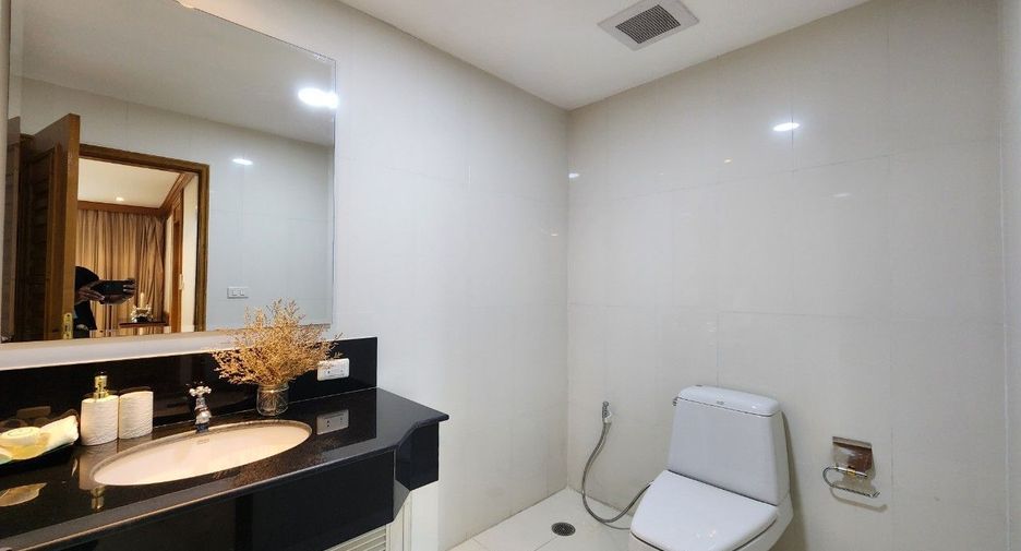 For rent 2 bedrooms apartment in Khlong Toei, Bangkok