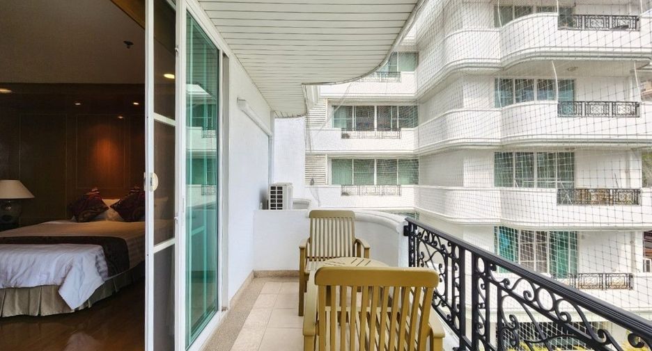For rent 2 bedrooms apartment in Khlong Toei, Bangkok