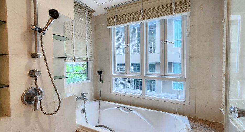 For rent 2 bedrooms apartment in Sathon, Bangkok