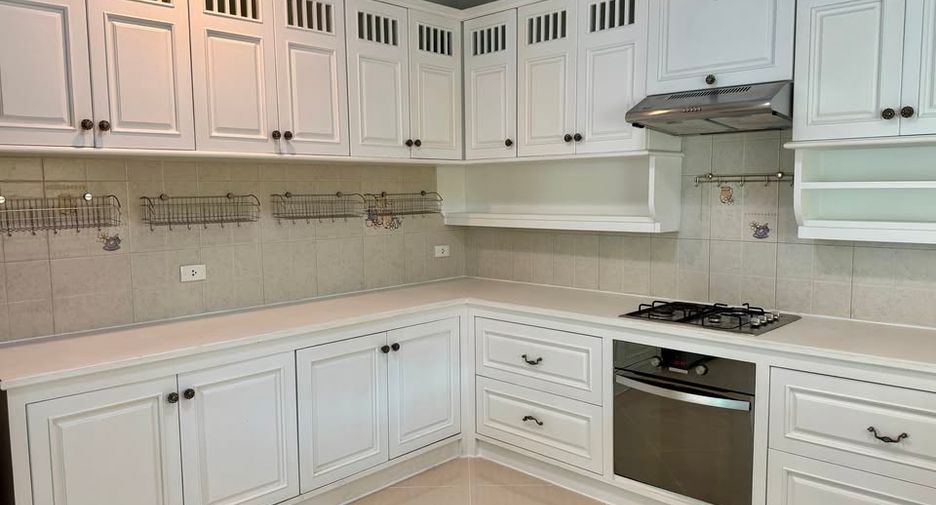 For rent 4 bedrooms villa in Hang Dong, Chiang Mai