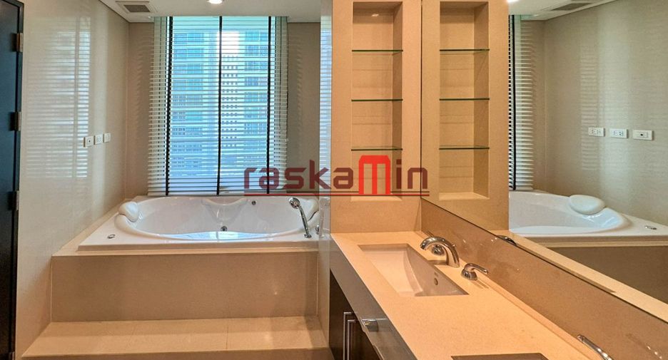 Wohnung zur Miete mit 3 Zimmer in Pathum Wan, Bangkok