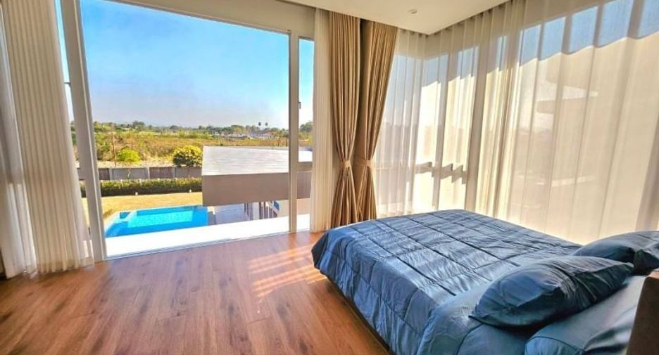 For rent 6 bedrooms house in San Kamphaeng, Chiang Mai