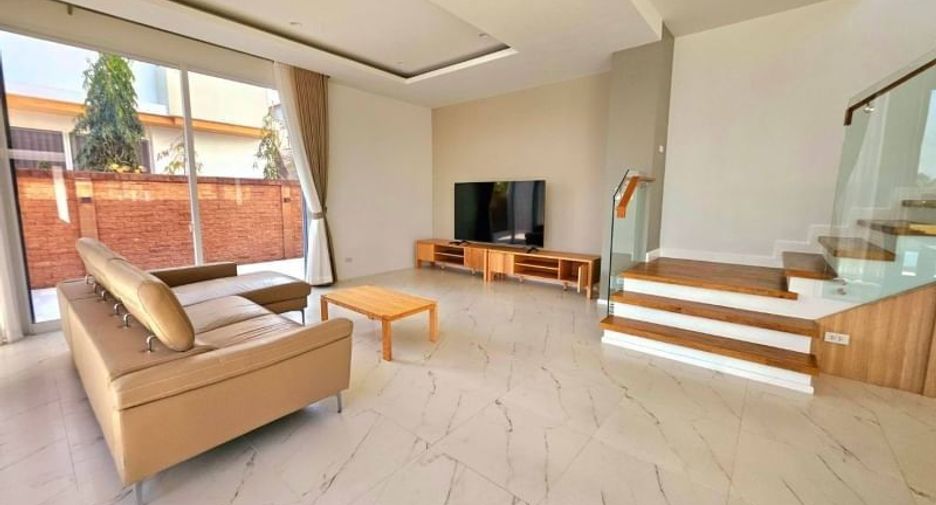 For rent 6 bedrooms house in San Kamphaeng, Chiang Mai